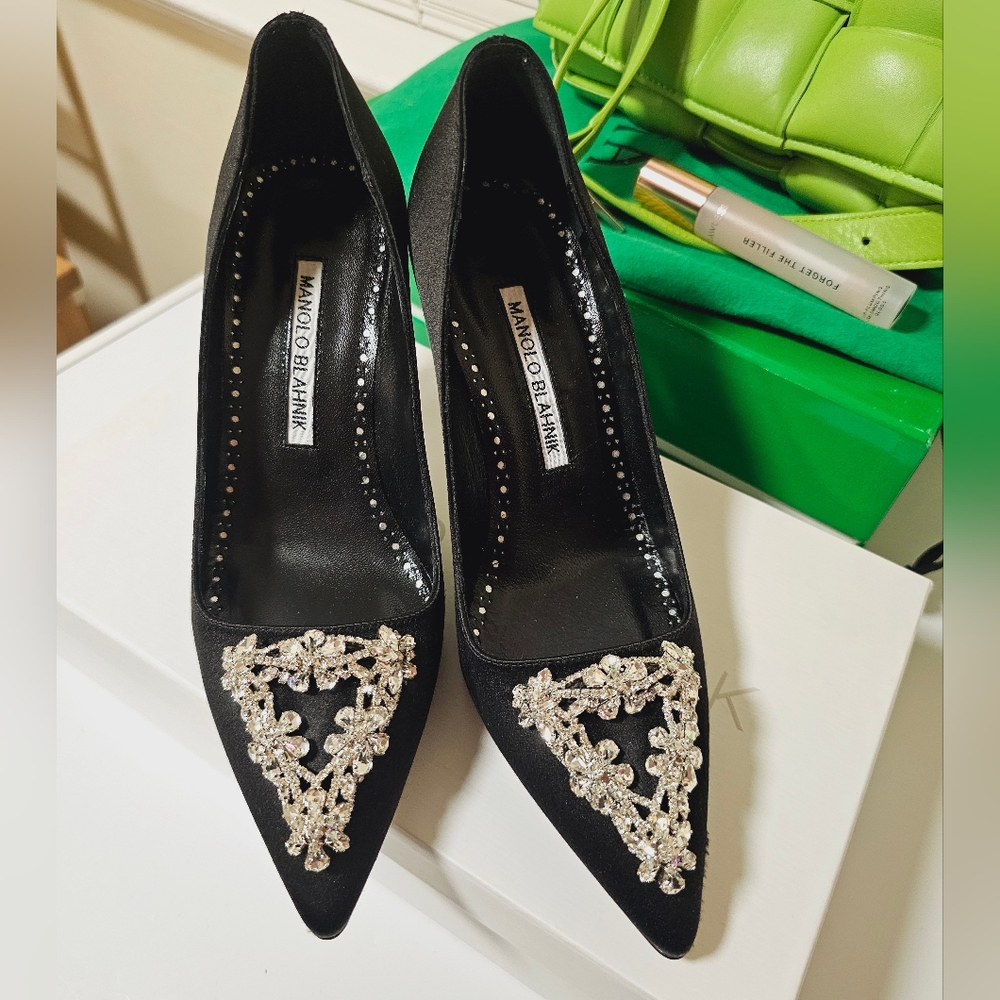 Manolo blahnik, black pumps, size 35